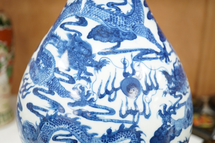 A large Chinese blue and white dragon vase, 40 cm high.